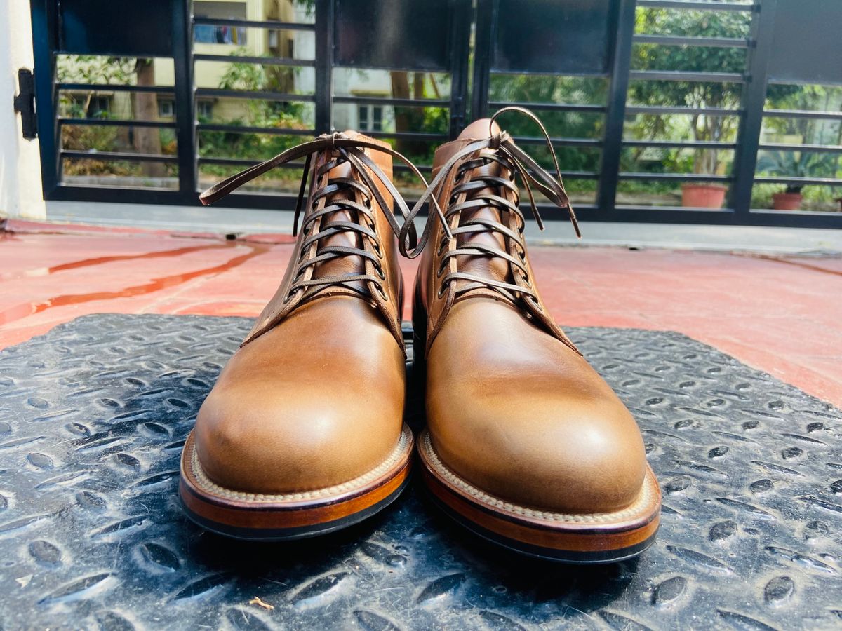 Photo by Rmtm on October 2, 2024 of the Viberg Service Boot in Horween Natural Chromexcel.