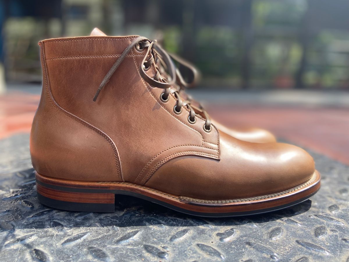 Photo by Rmtm on October 2, 2024 of the Viberg Service Boot in Horween Natural Chromexcel.
