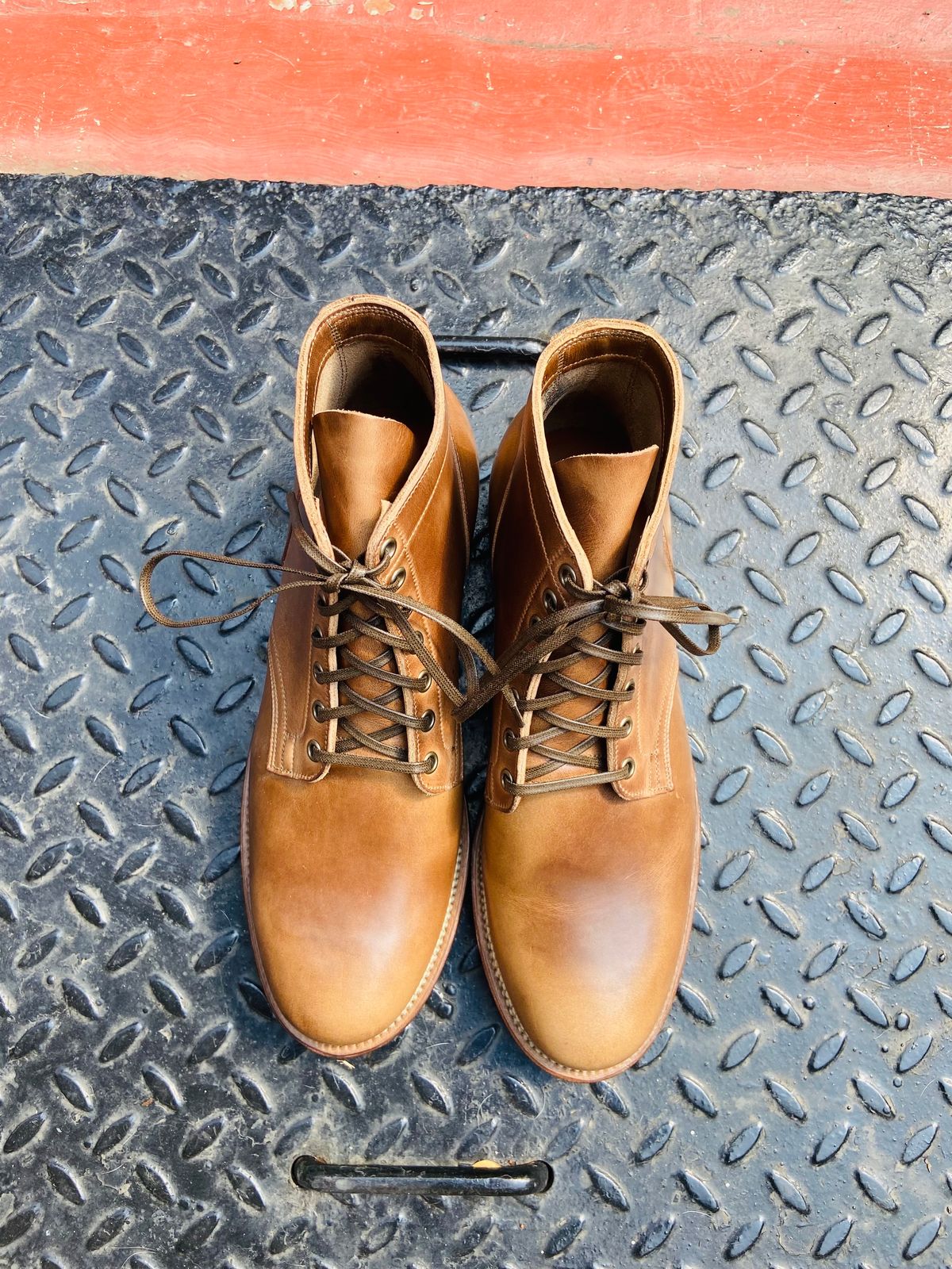 Photo by Rmtm on October 2, 2024 of the Viberg Service Boot in Horween Natural Chromexcel.