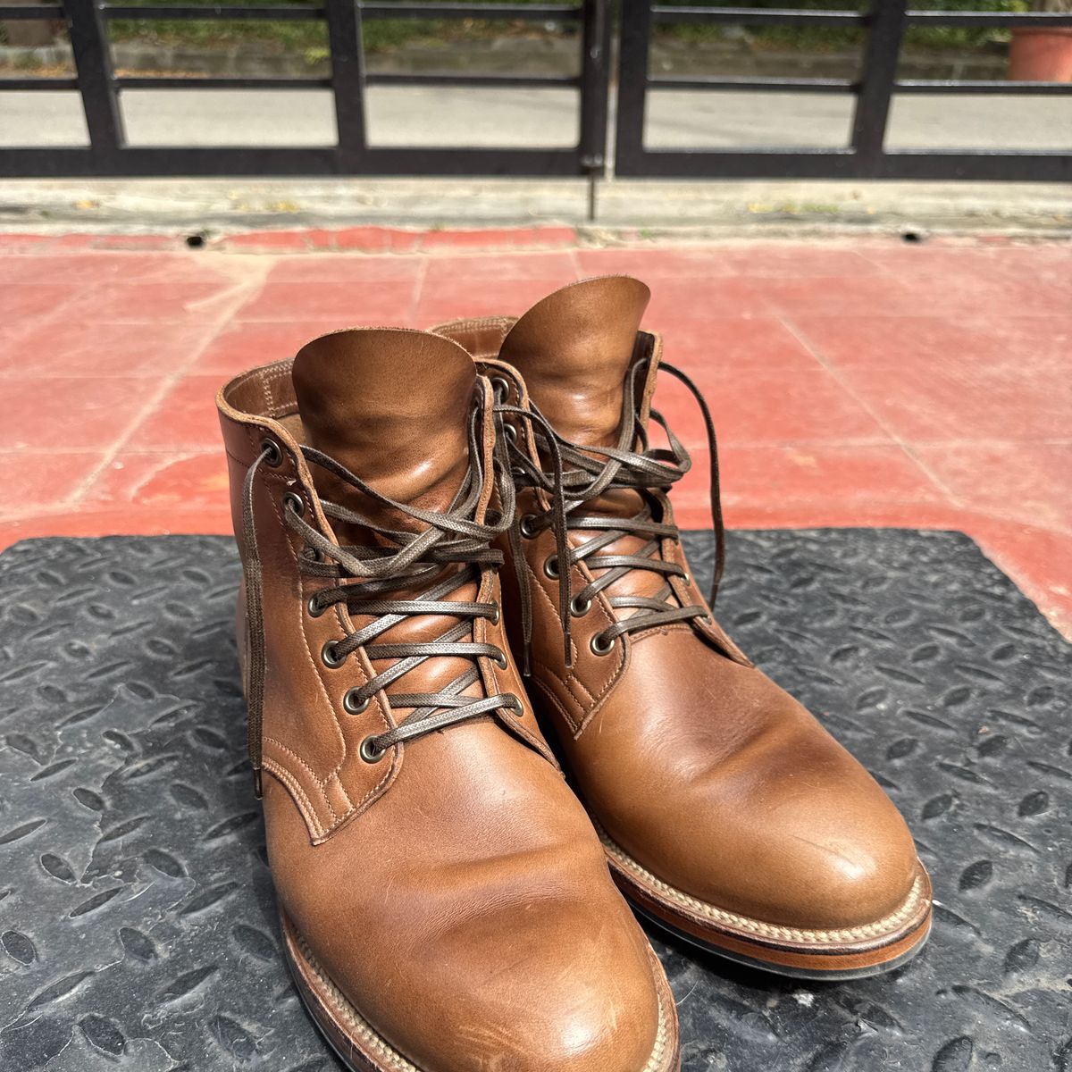 Photo by Rmtm on November 21, 2024 of the Viberg Service Boot in Horween Natural Chromexcel.