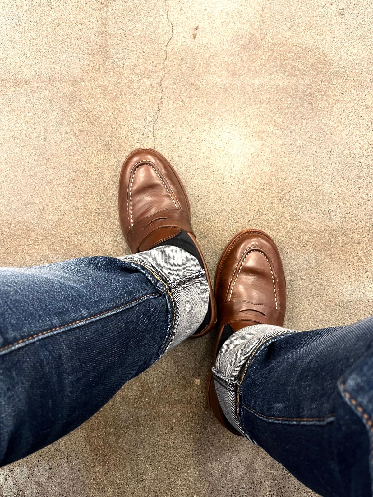 Photo by jct on February 7, 2026 of the Grant Stone Traveler Penny in Horween Crimson Chromexcel.