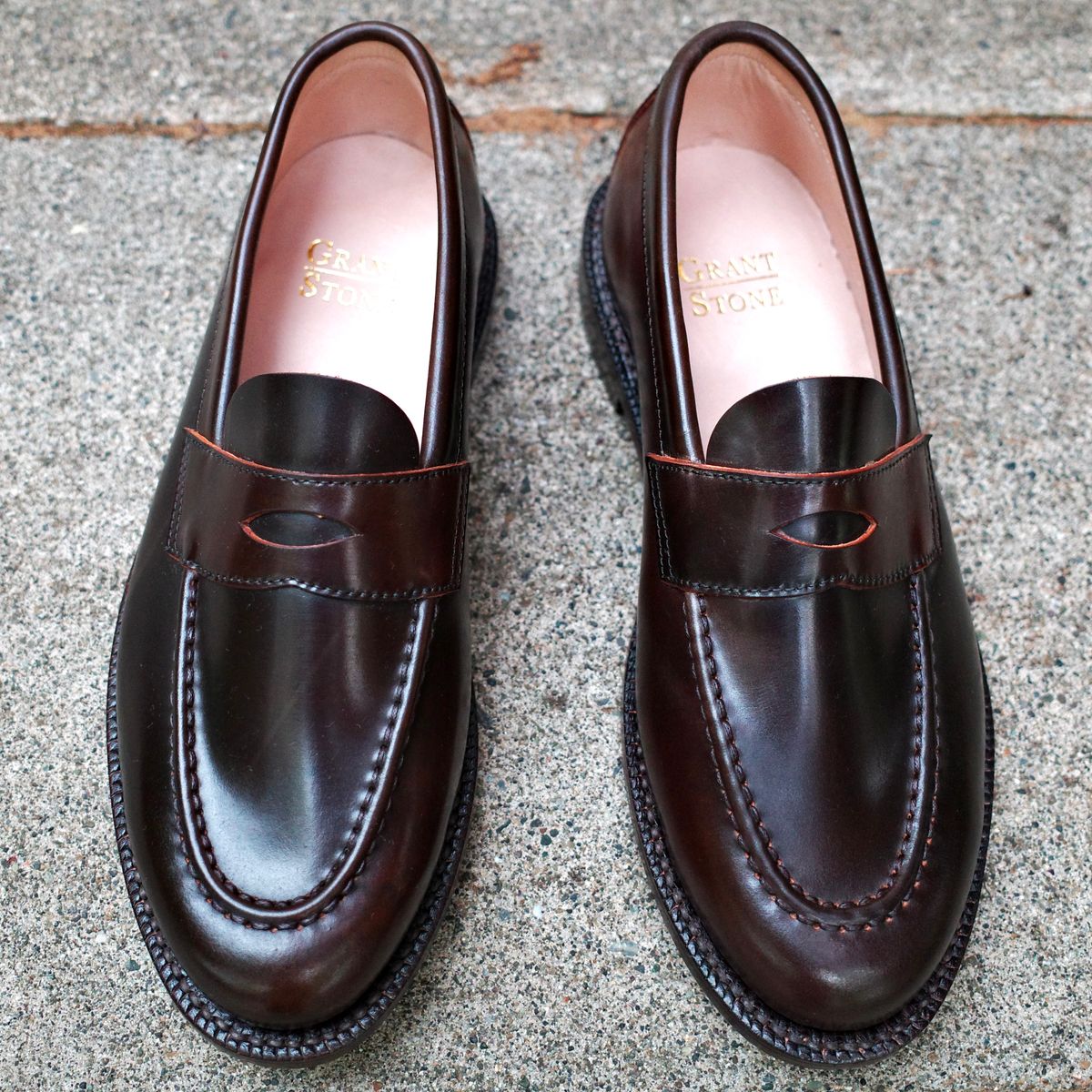 Photo by jct on May 14, 2026 of the Grant Stone Traveler Penny in Horween Maduro Shell Cordovan.
