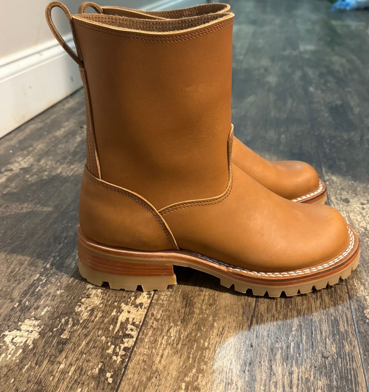 Photo by vlskelton on January 21, 2025 of the Nicks Handmade Boots Wellington in 1964 Tan.
