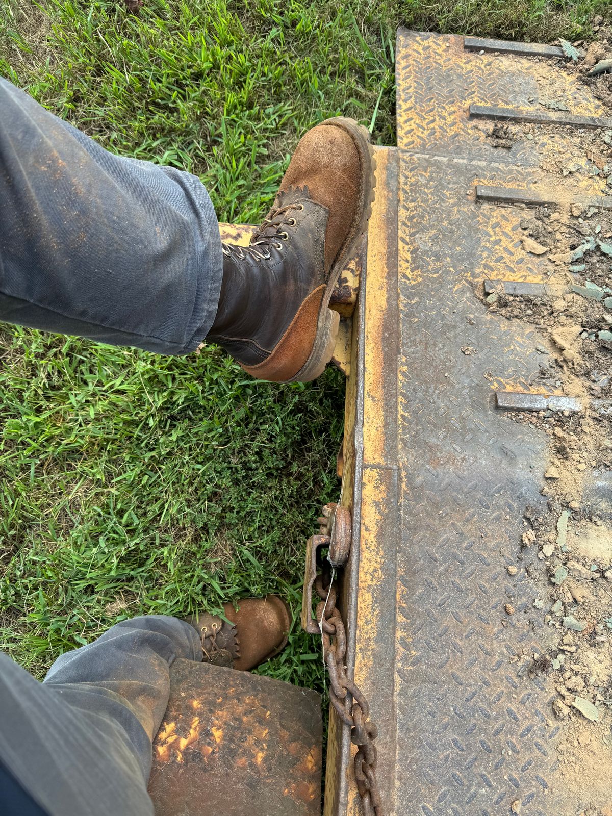 Photo by vlskelton on August 19, 2024 of the JK Boots Superduty in Seidel Redwood Oil Tan Roughout & Seidel Brown Oil Tan.