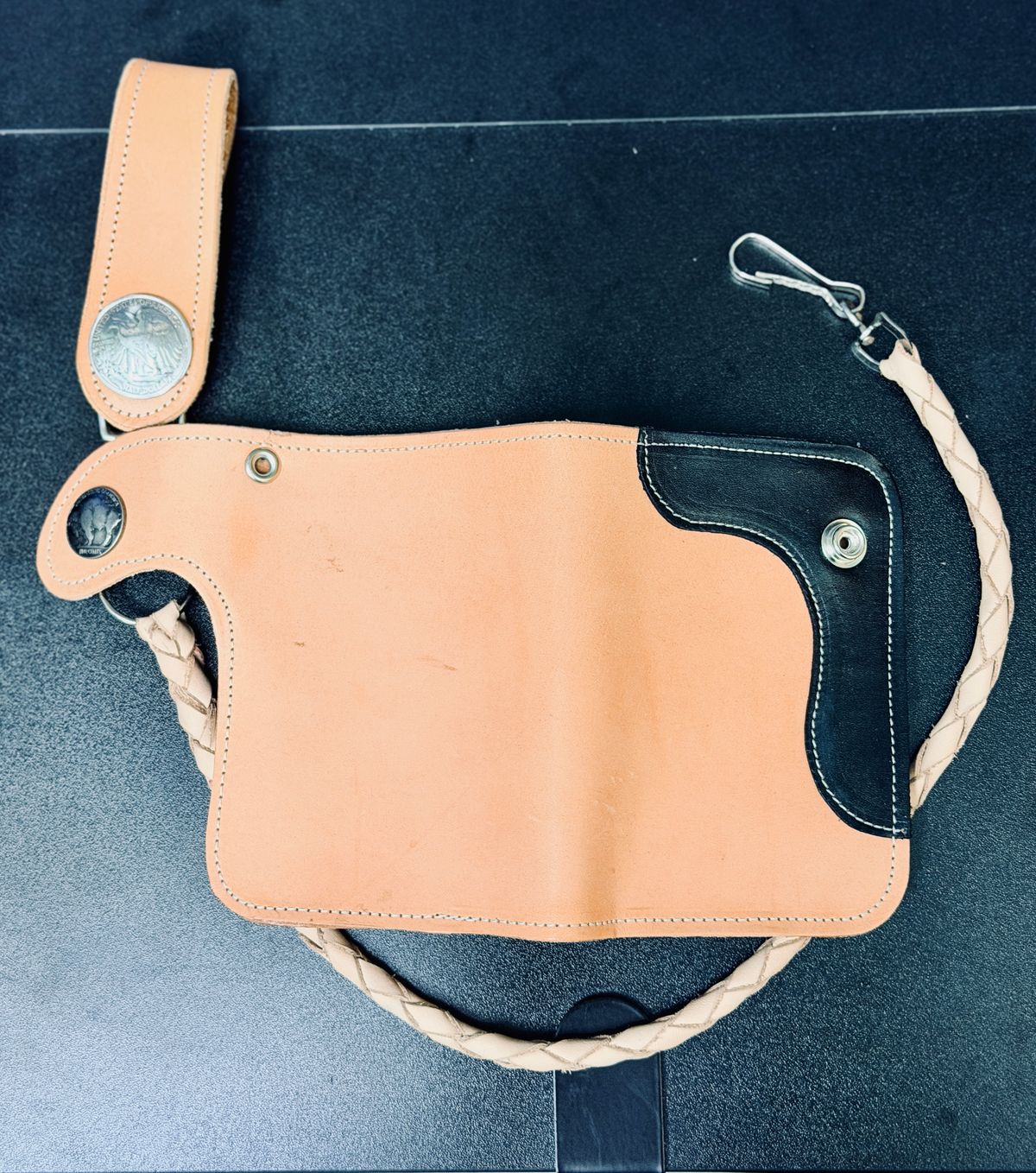 Photo by Ayam on November 3, 2025 of the Leather Goods Connection Ponderosa chain Wallet in Natural Unfinished Oak.