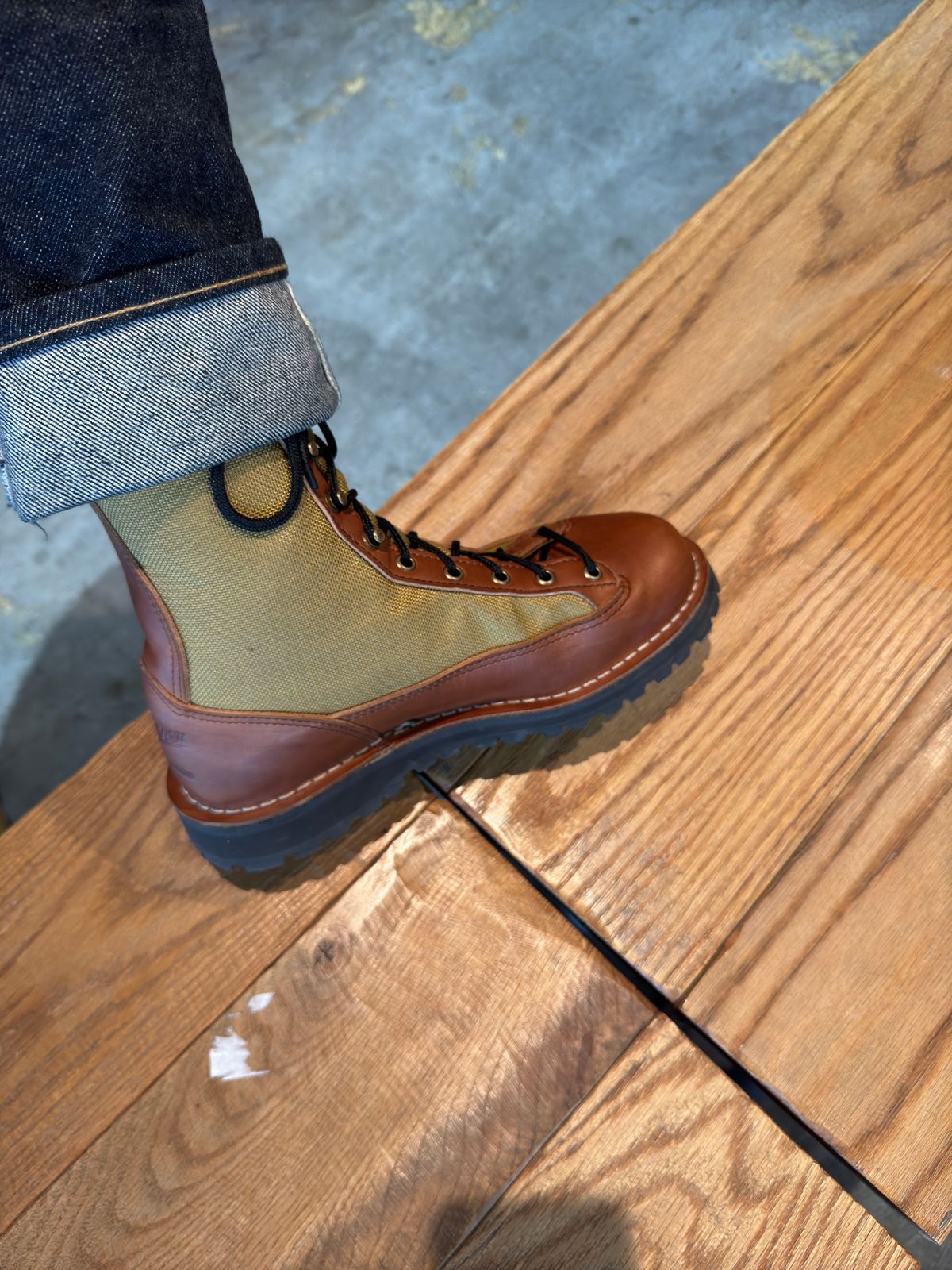 Photo by cason on January 17, 2025 of the Danner Light Revival in Khaki Full Grain.