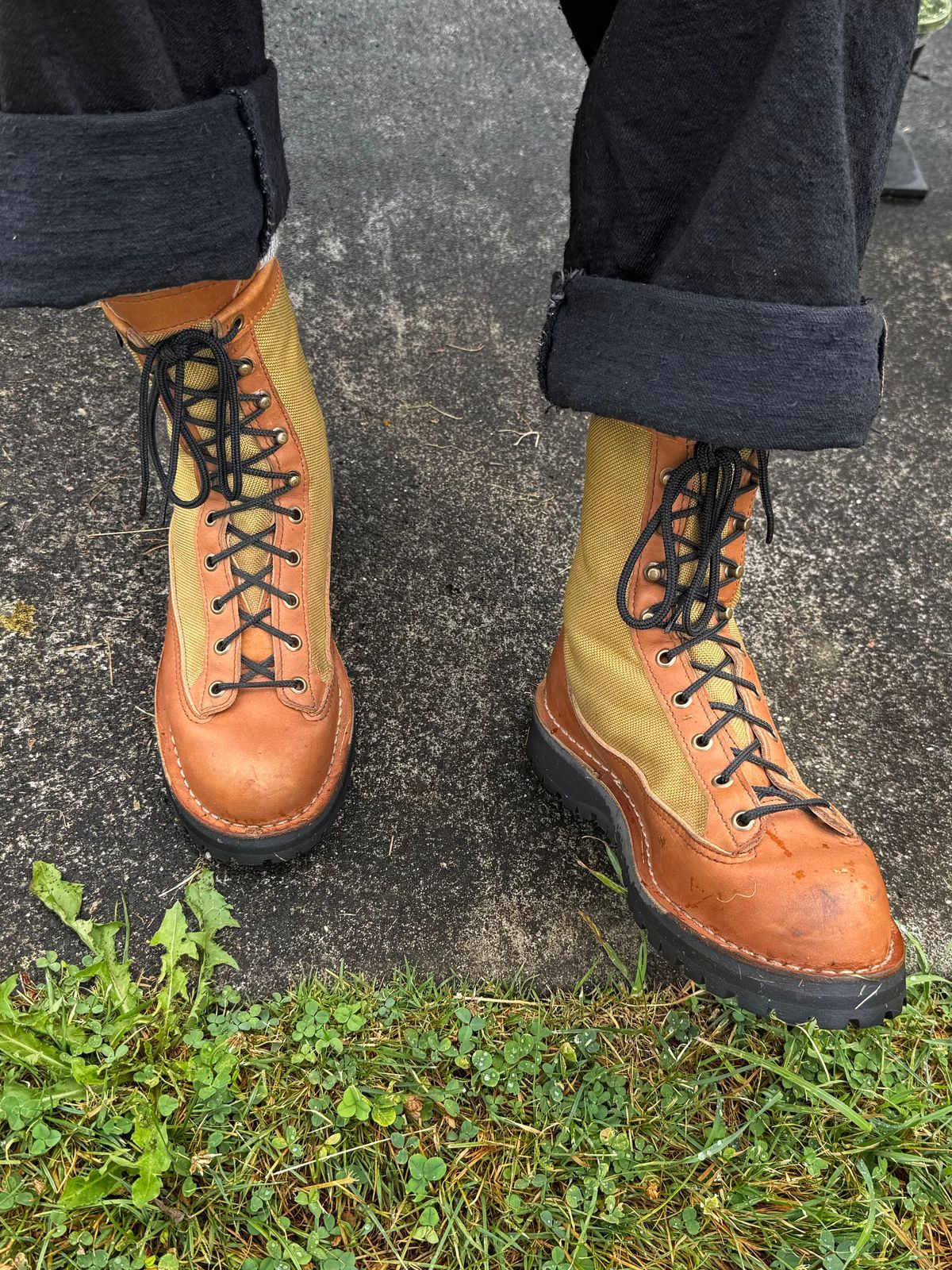 Photo by cason on August 15, 2025 of the Danner Light Revival in Khaki Full Grain.