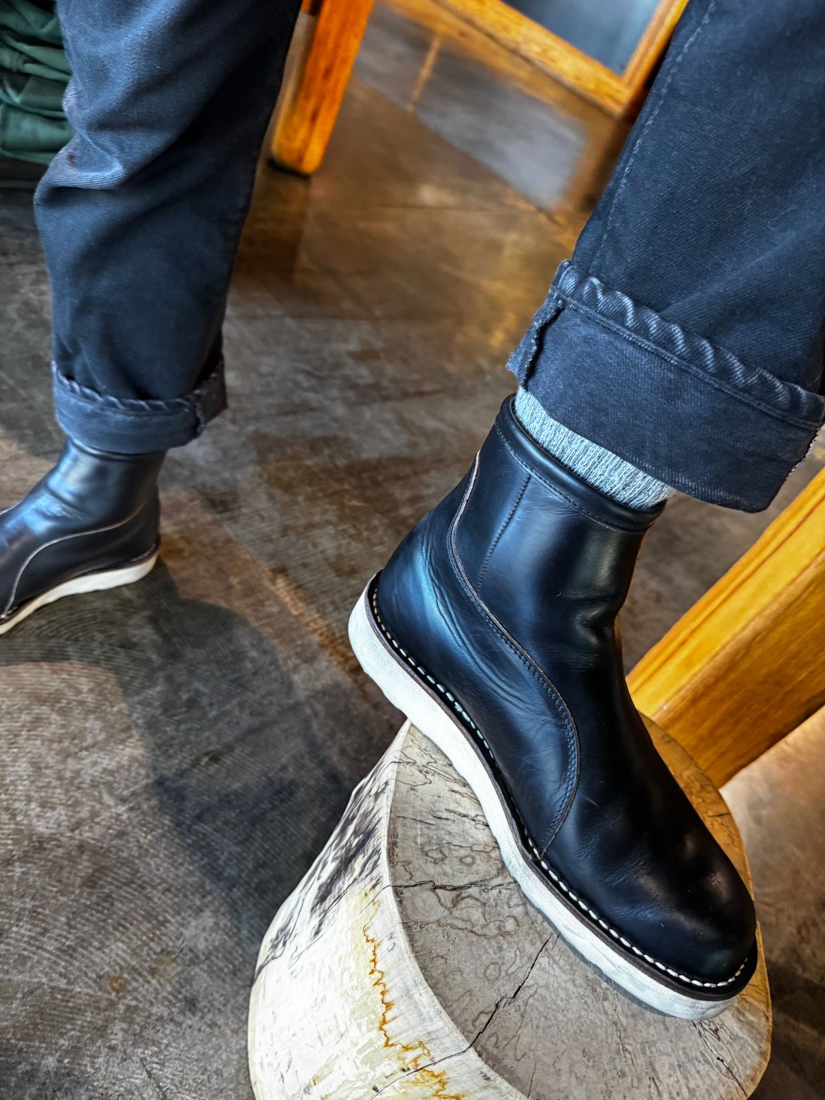 Photo by cason on August 12, 2025 of the Danner Workforce D-4107 in Horween Black Teacore Chromexcel.