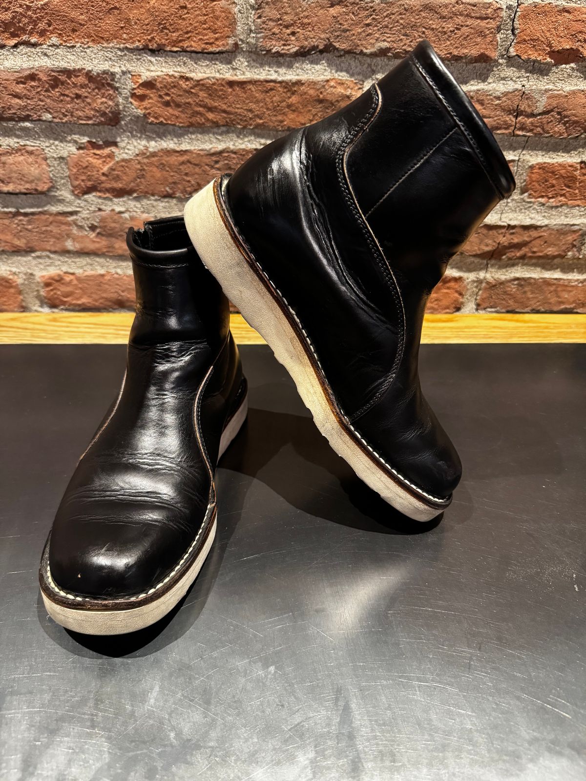 Photo by cason on November 24, 2025 of the Danner Workforce D-4107 in Horween Black Teacore Chromexcel.