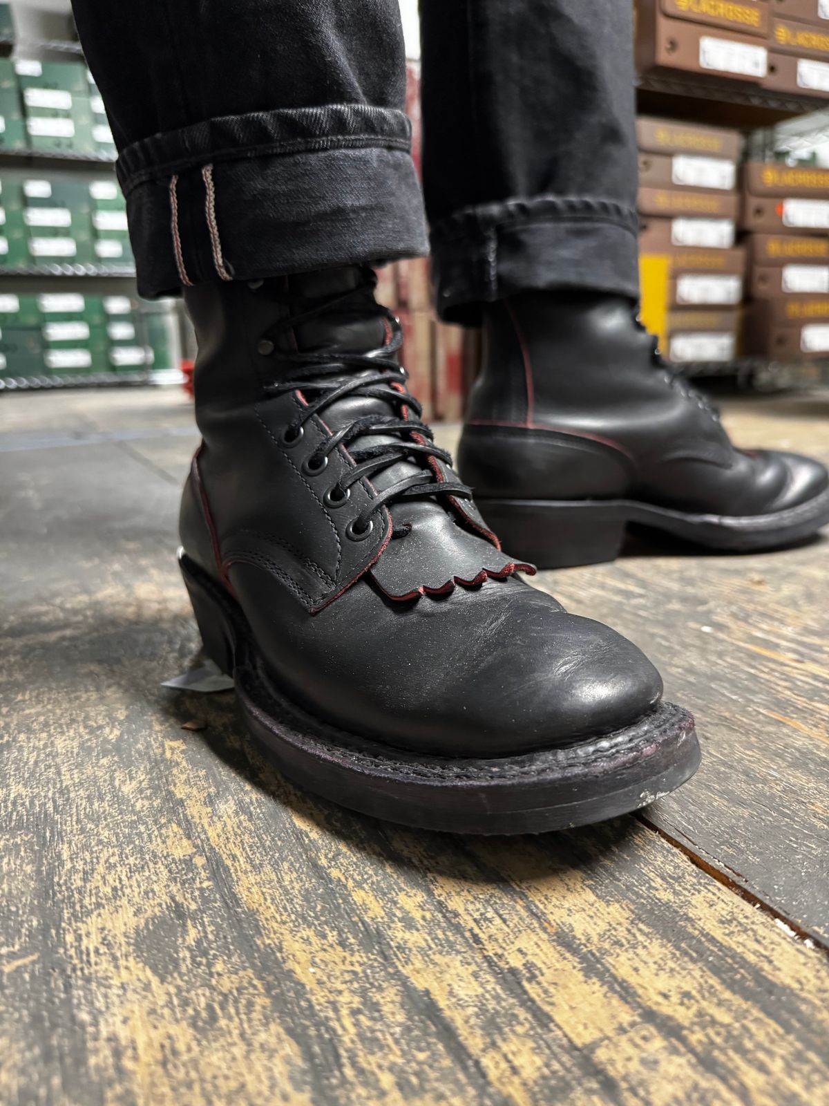 Photo by cason on November 15, 2025 of the White's White’s X Rose Anvil Drifter 3.0 in Seidel Blood Core Latigo.