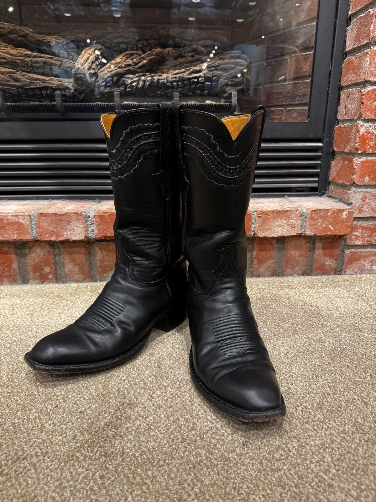 Photo by cason on April 21, 2025 of the Lucchese Devin in Black Ranch Hand.