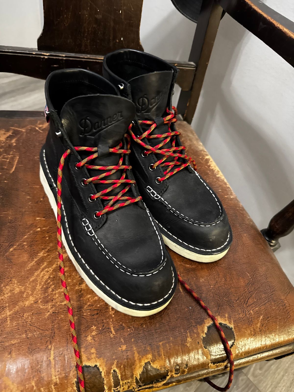 Photo by cason on January 11, 2025 of the Danner Moc Toe in Black Full Grain.