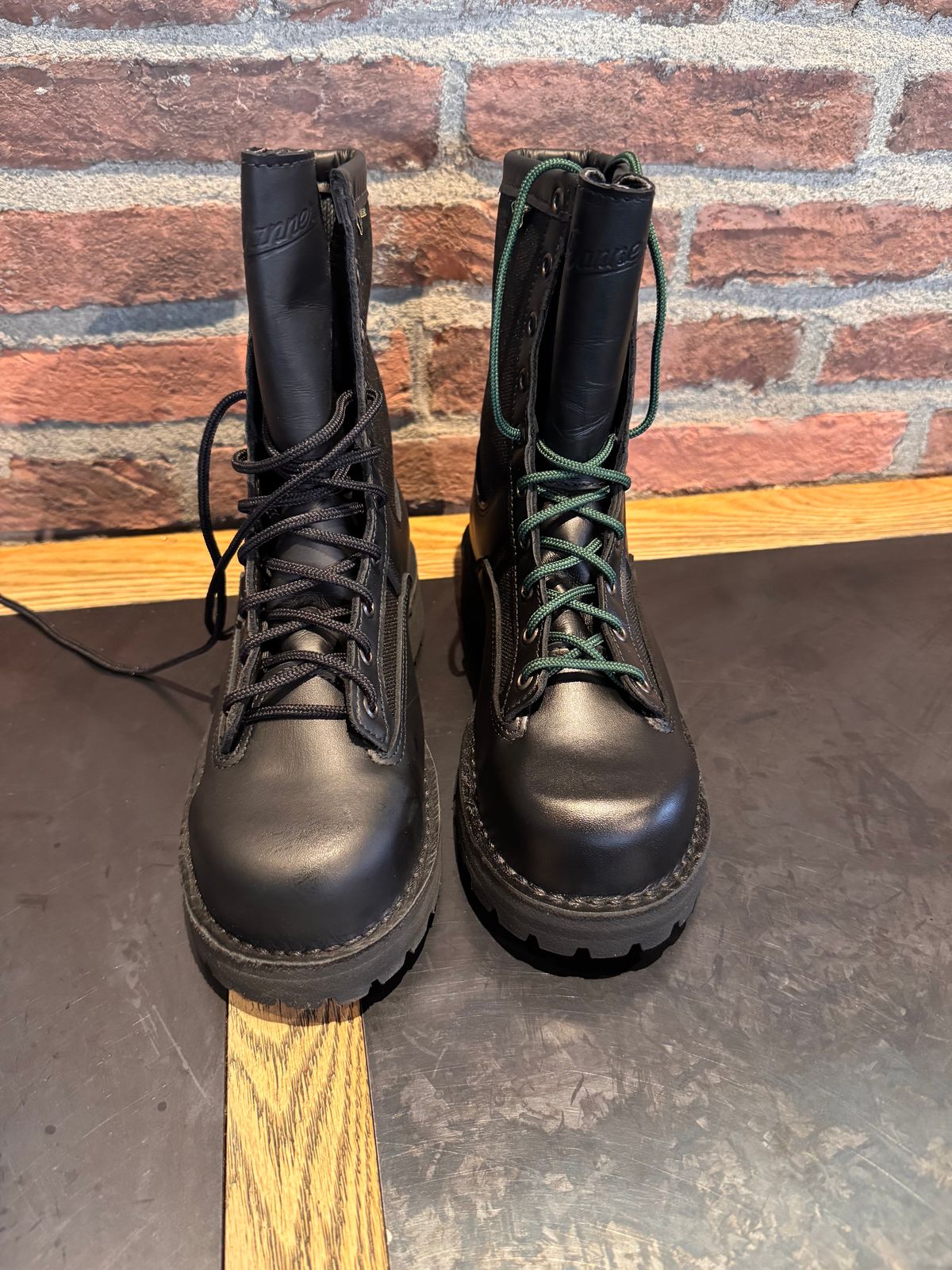 Photo by cason on February 2, 2025 of the Danner Acadia in Black Full Grain.