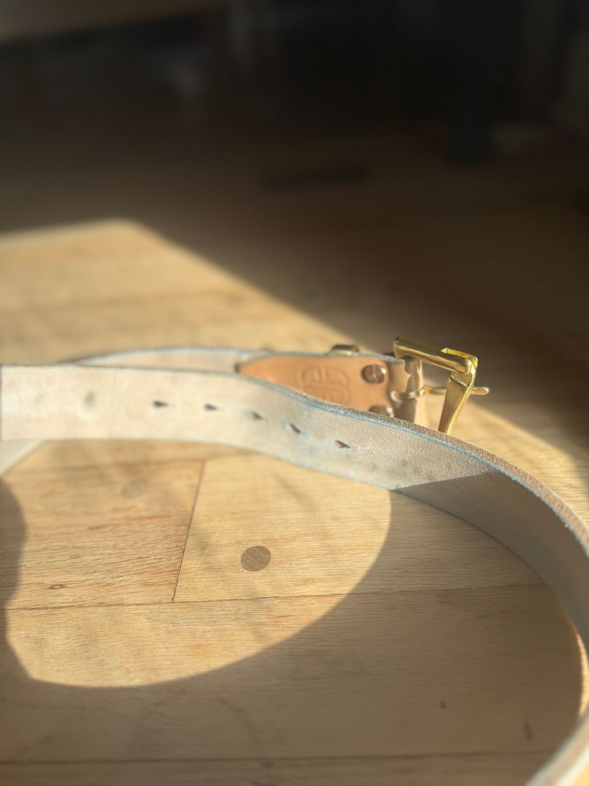 Photo by Oldskoolcowboy on December 5, 2025 of the Brass Blade Custom in J&FJ Bakers Oak Bark Bridle Butt 14oz.