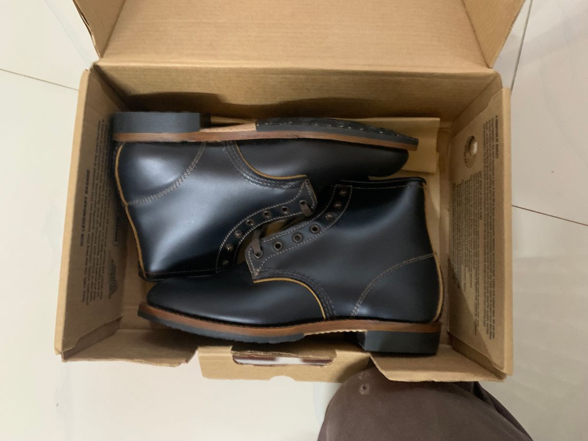 Photo by trizun on September 26, 2025 of the Red Wing Beckman Flatbox in S.B. Foot Black Klondike.