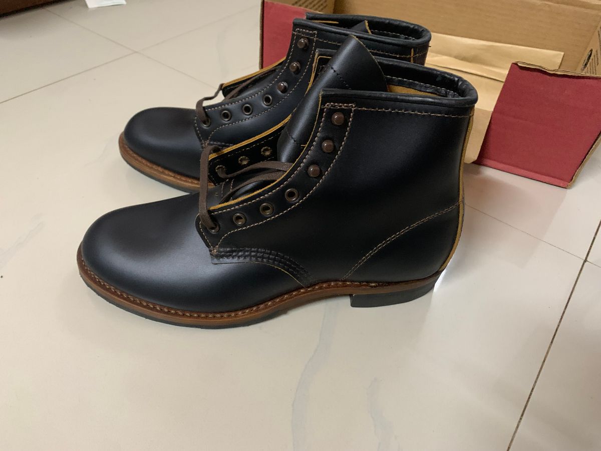 Photo by trizun on September 26, 2025 of the Red Wing Beckman Flatbox in S.B. Foot Black Klondike.