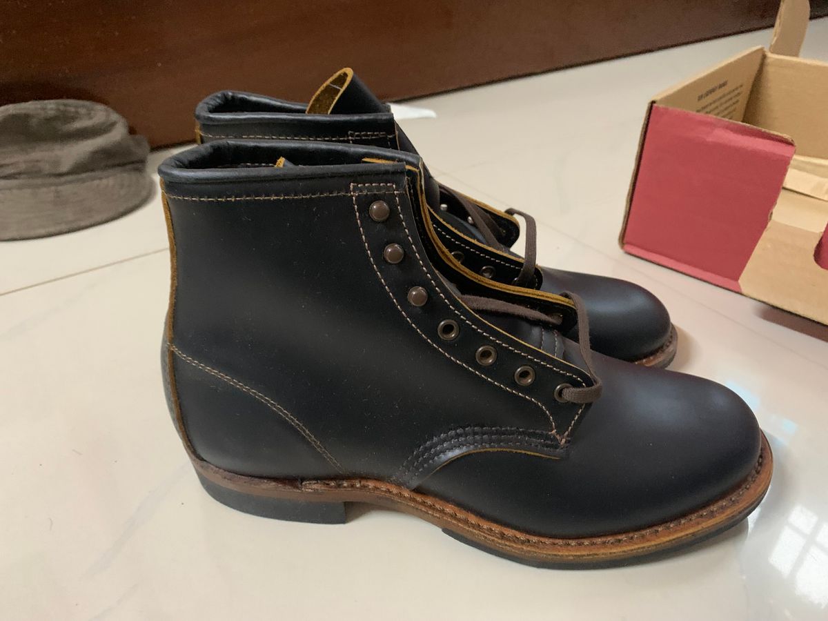 Photo by trizun on September 26, 2025 of the Red Wing Beckman Flatbox in S.B. Foot Black Klondike.