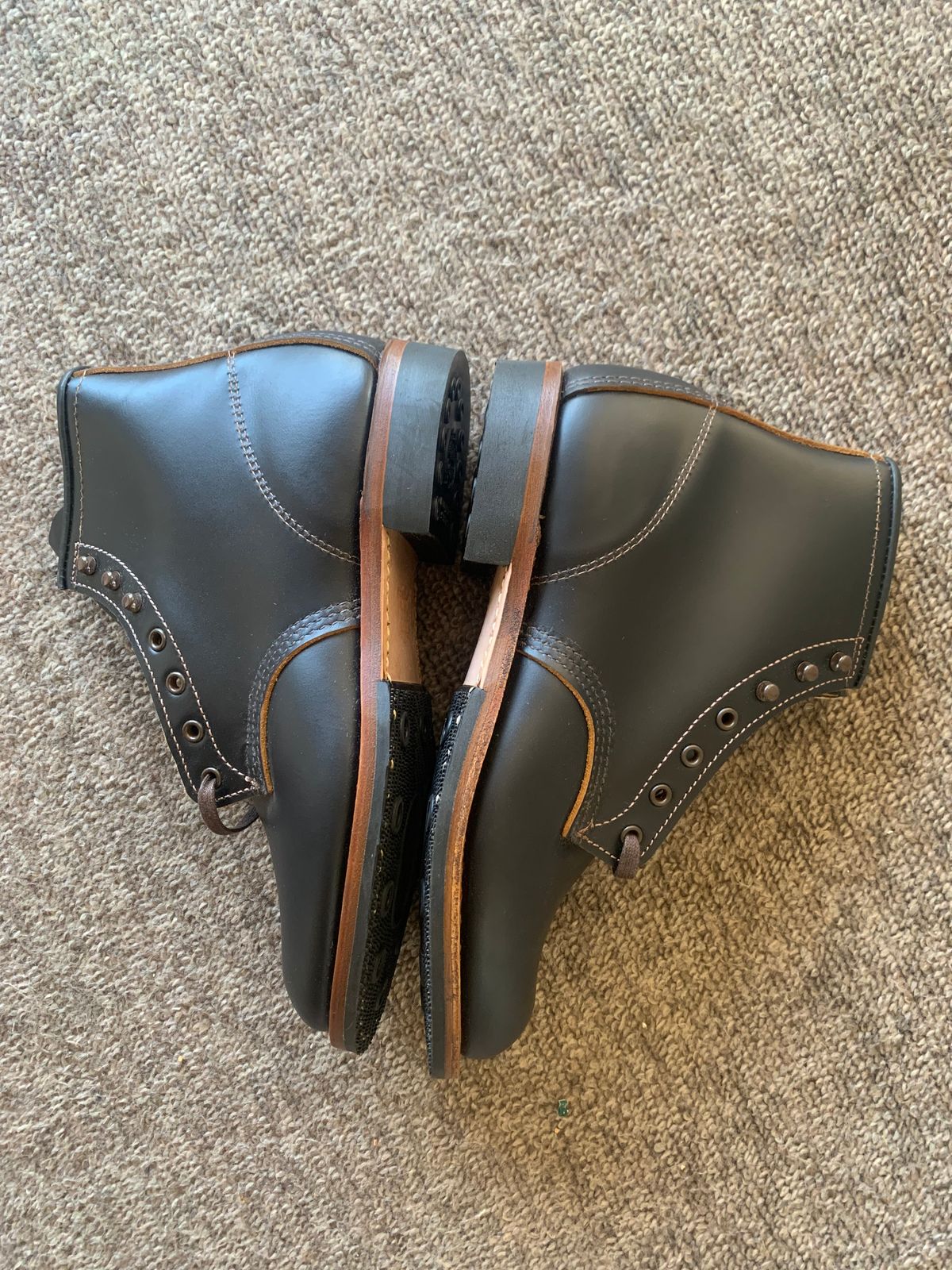 Photo by trizun on October 1, 2025 of the Red Wing Beckman Flatbox in S.B. Foot Black Klondike.