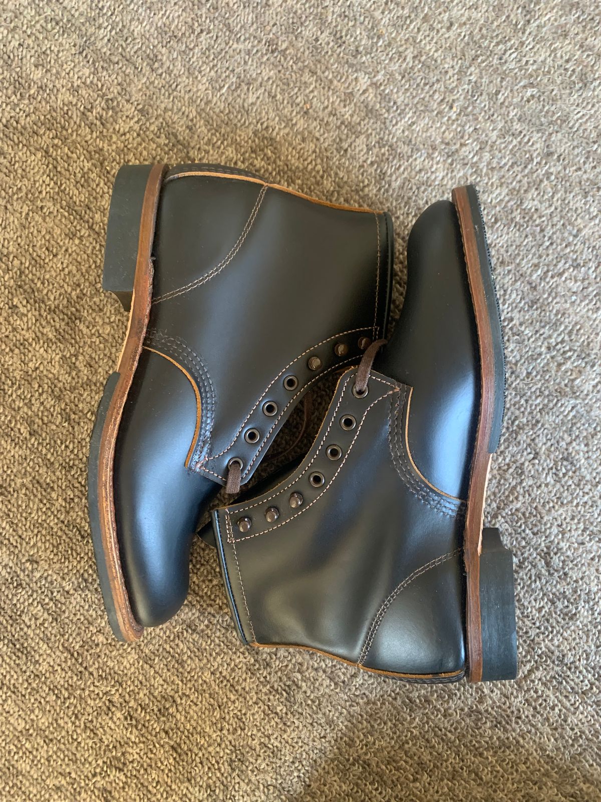 Photo by trizun on October 1, 2025 of the Red Wing Beckman Flatbox in S.B. Foot Black Klondike.