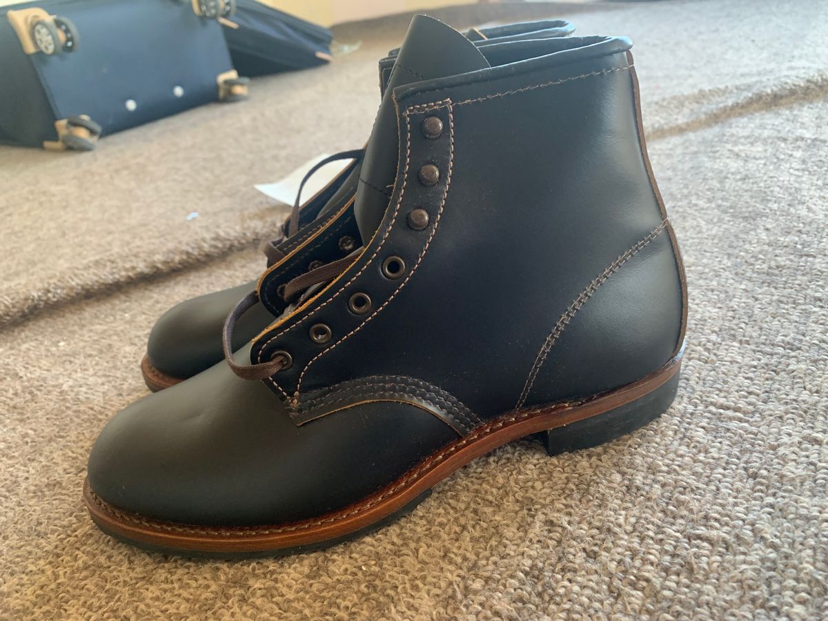 Photo by trizun on October 1, 2025 of the Red Wing Beckman Flatbox in S.B. Foot Black Klondike.