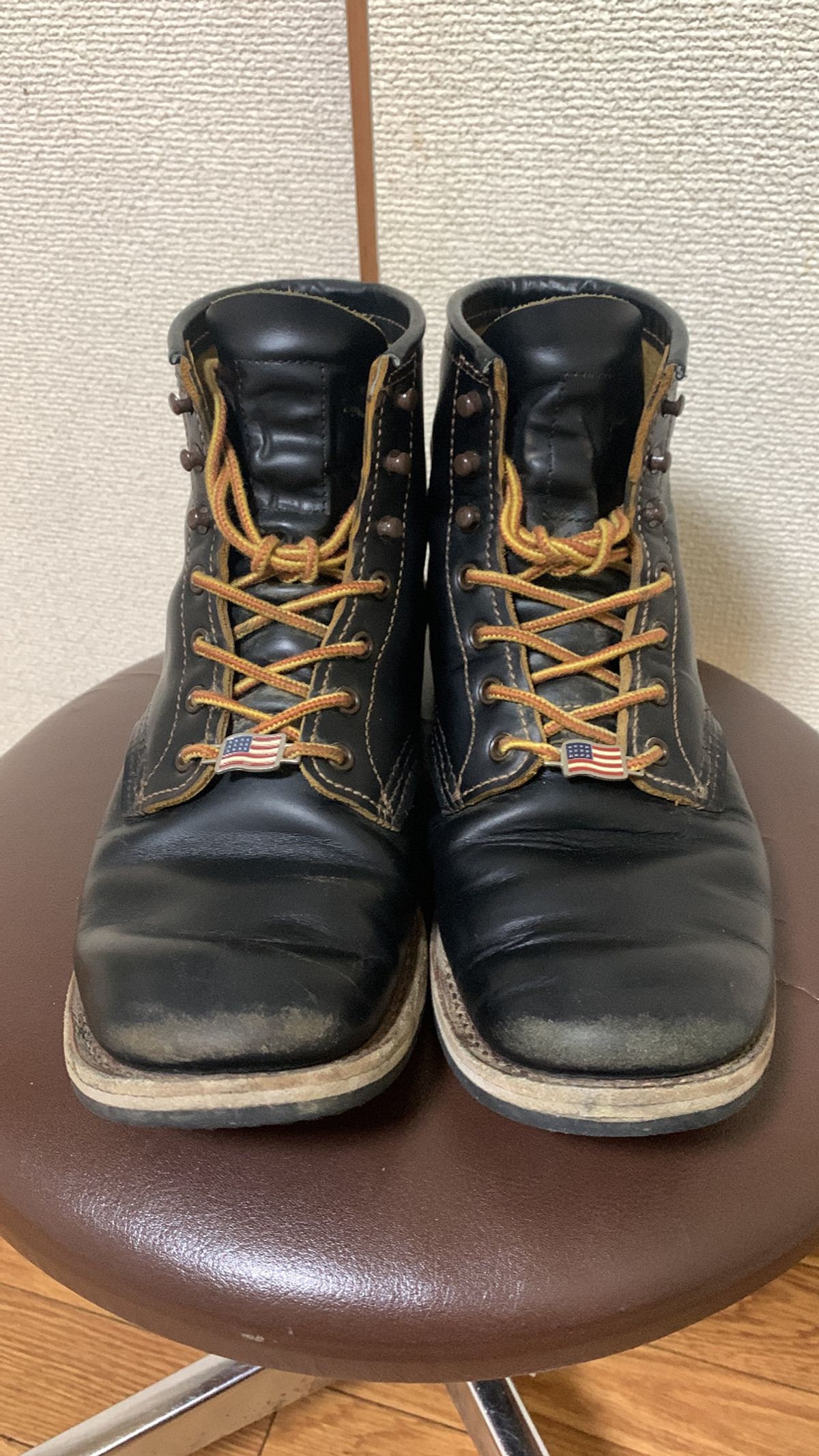 Photo by trizun on November 2, 2025 of the Red Wing Beckman Flatbox in S.B. Foot Black Klondike.