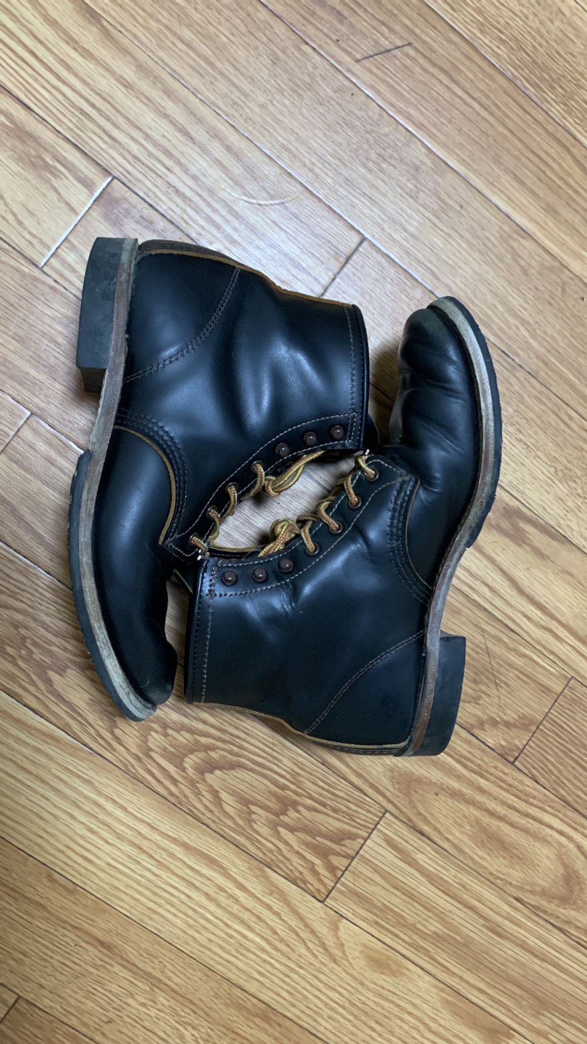 Photo by trizun on November 2, 2025 of the Red Wing Beckman Flatbox in S.B. Foot Black Klondike.