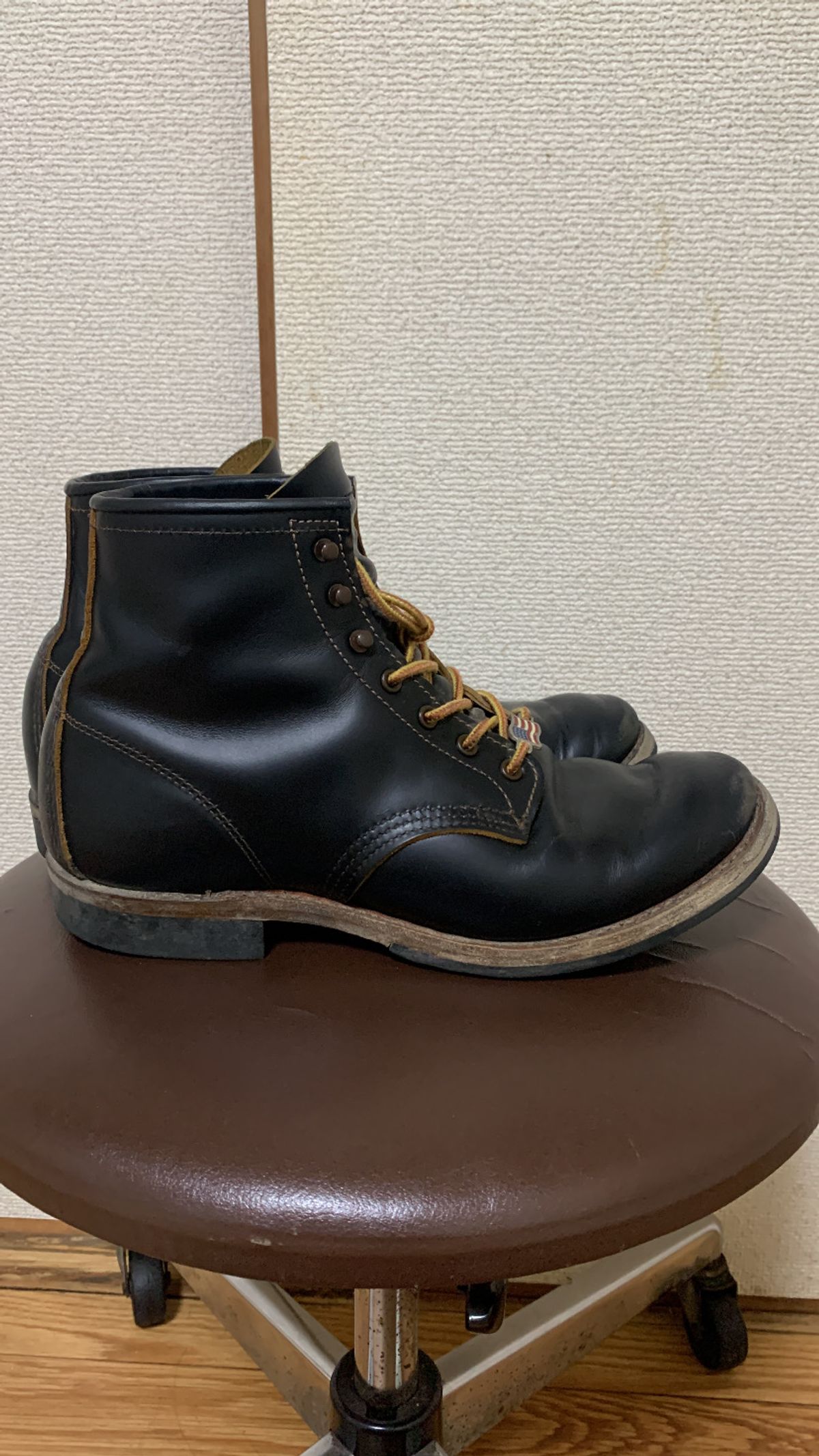 Photo by trizun on November 2, 2025 of the Red Wing Beckman Flatbox in S.B. Foot Black Klondike.