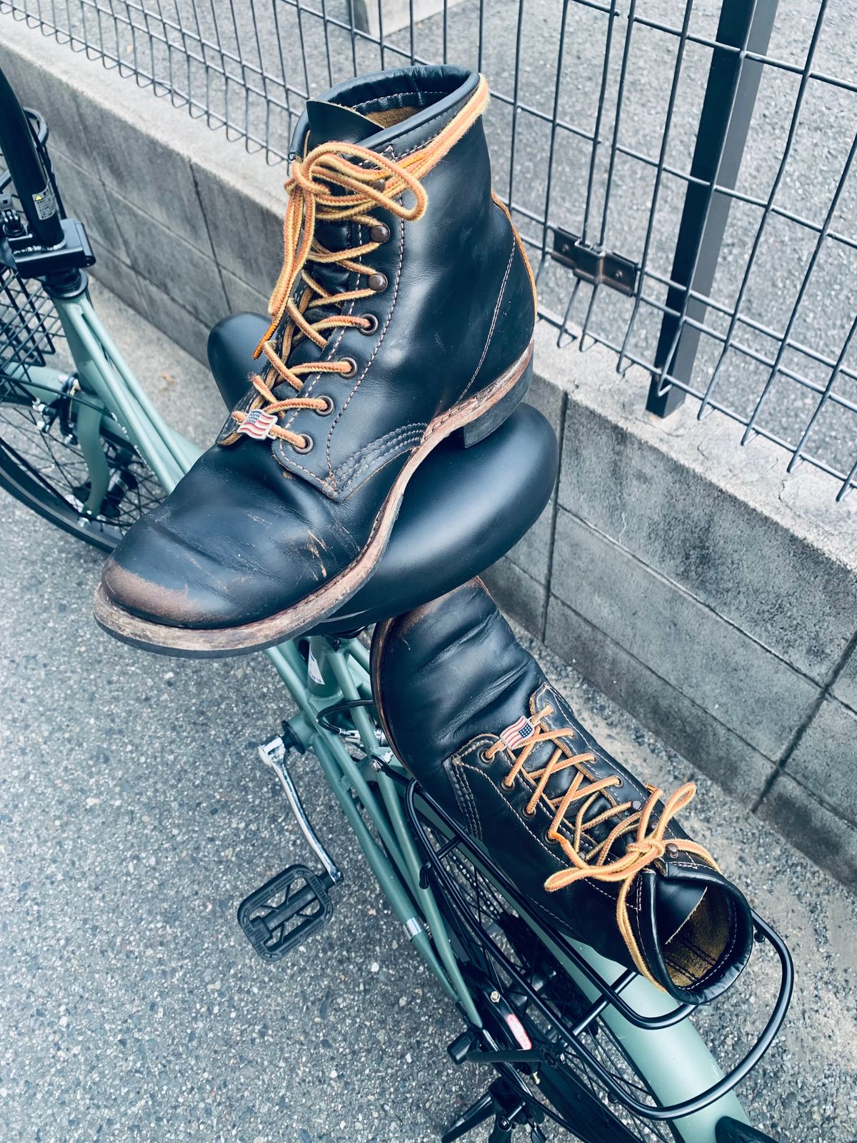 Photo by trizun on December 2, 2025 of the Red Wing Beckman Flatbox in S.B. Foot Black Klondike.