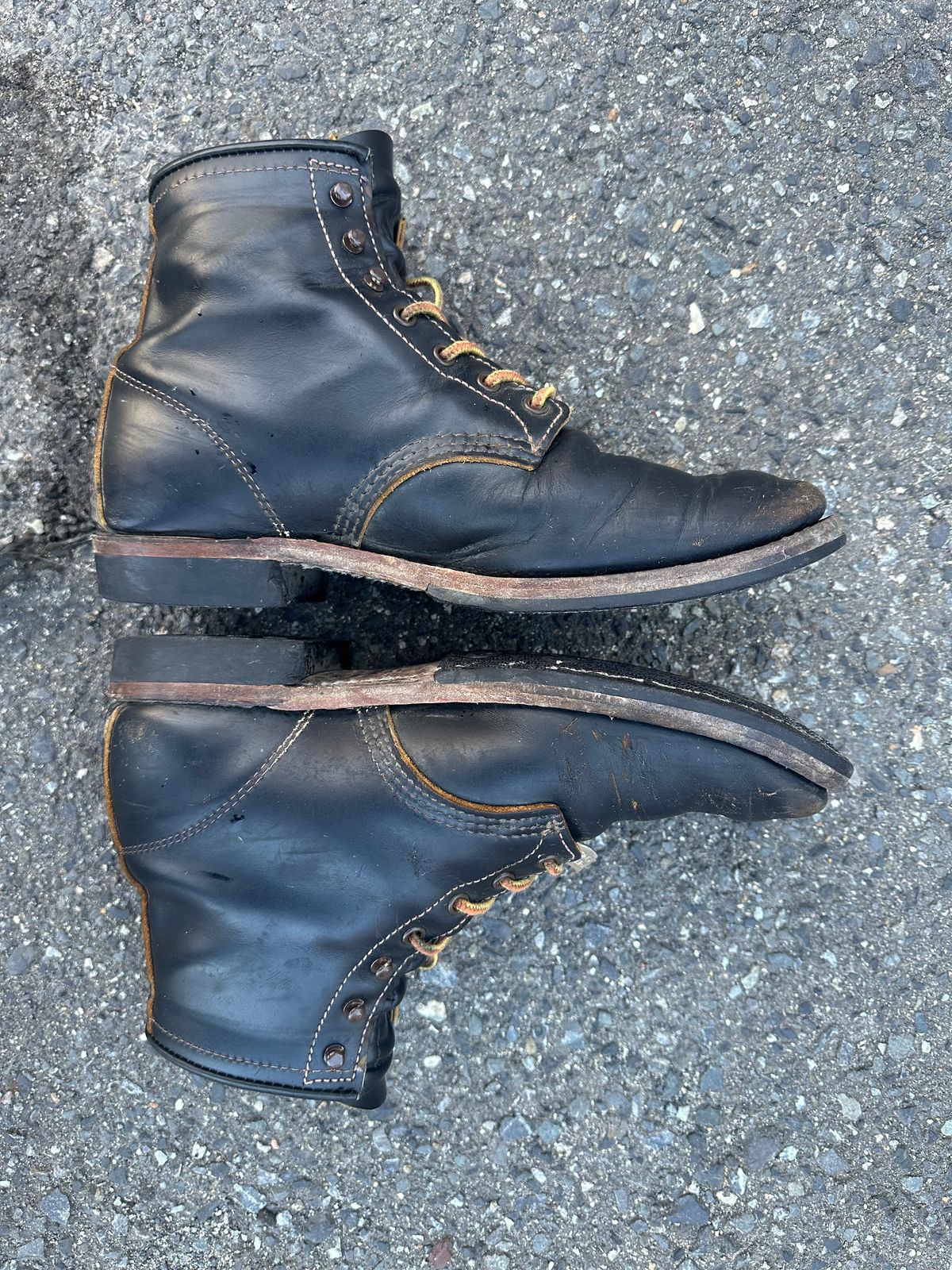 Photo by trizun on January 5, 2026 of the Red Wing Beckman Flatbox in S.B. Foot Black Klondike.