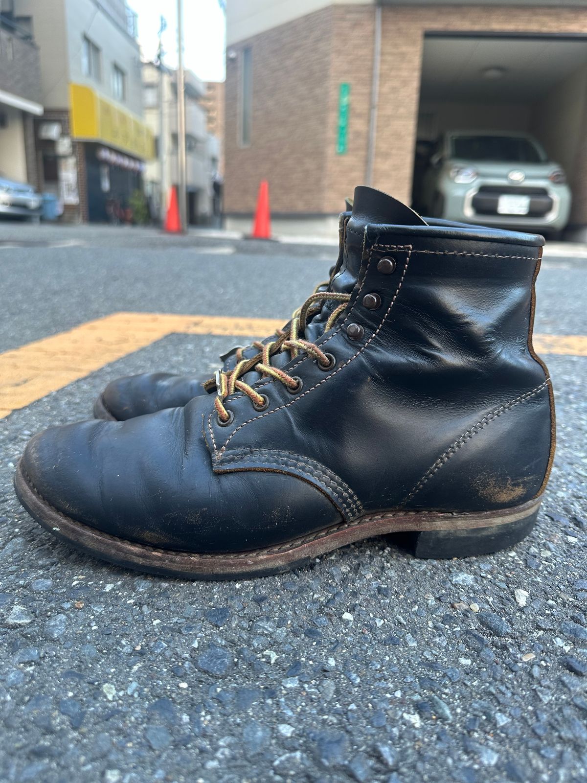 Photo by trizun on January 5, 2026 of the Red Wing Beckman Flatbox in S.B. Foot Black Klondike.