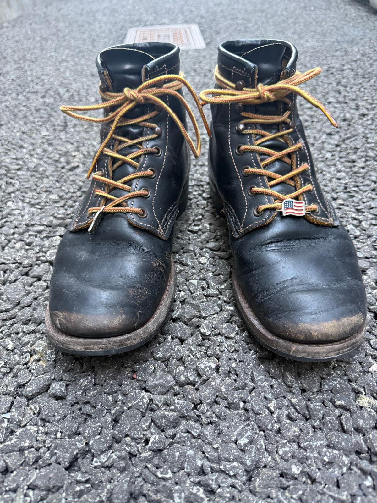 Photo by trizun on February 4, 2026 of the Red Wing Beckman Flatbox in S.B. Foot Black Klondike.