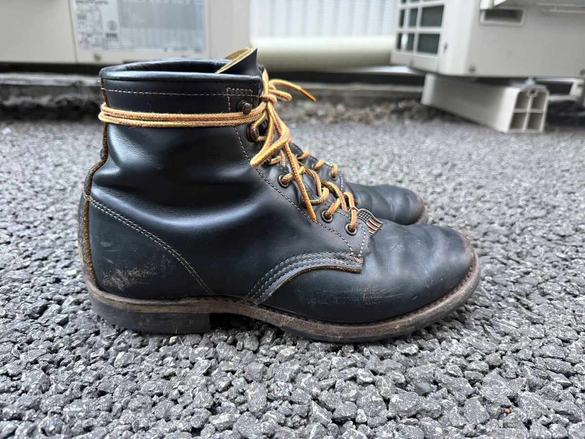 Photo by trizun on February 4, 2026 of the Red Wing Beckman Flatbox in S.B. Foot Black Klondike.