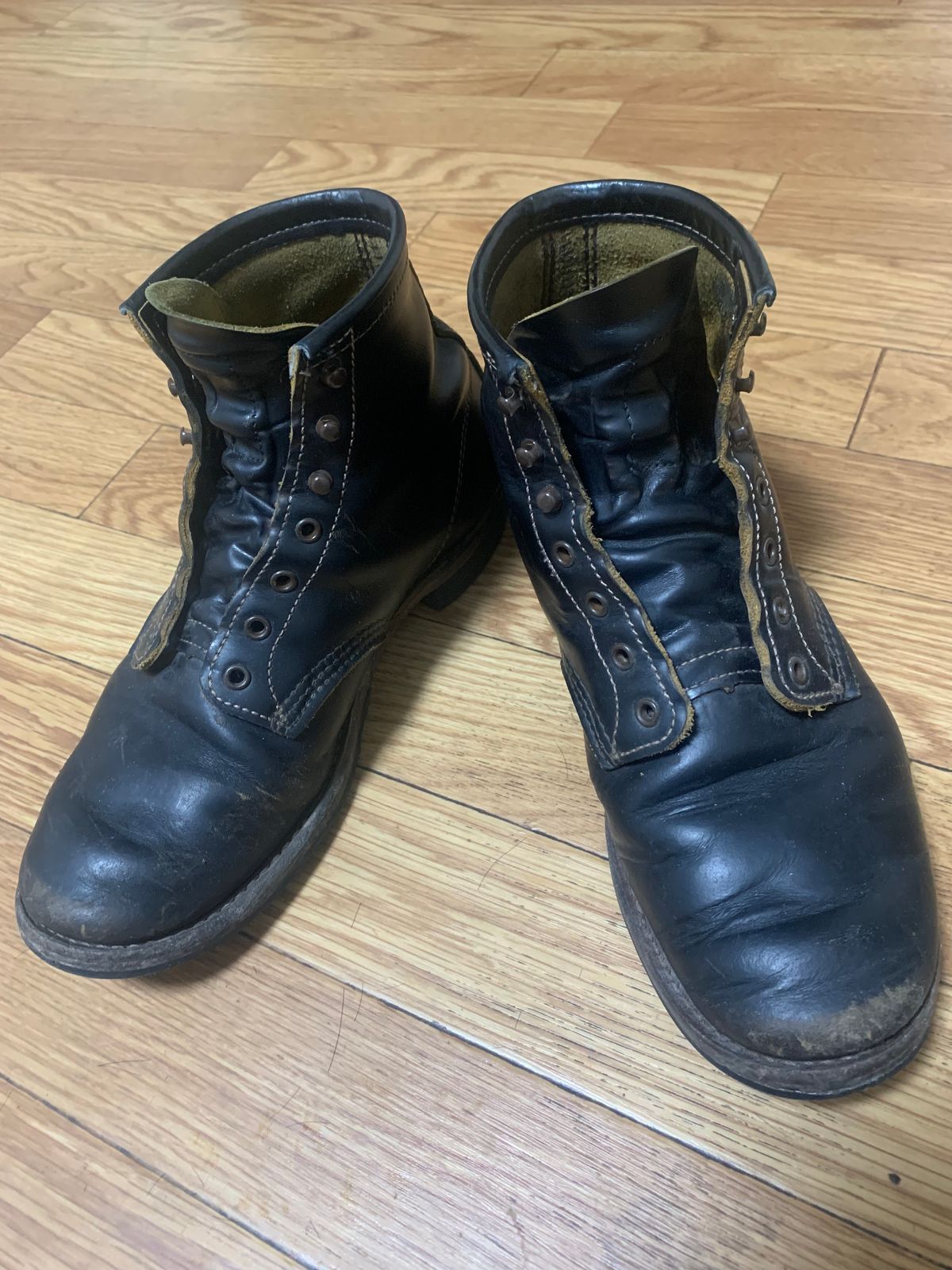 Photo by trizun on March 6, 2026 of the Red Wing Beckman Flatbox in S.B. Foot Black Klondike.