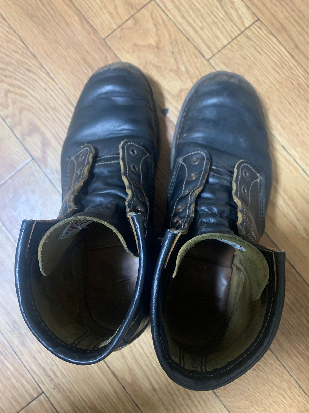 Photo by trizun on March 6, 2026 of the Red Wing Beckman Flatbox in S.B. Foot Black Klondike.