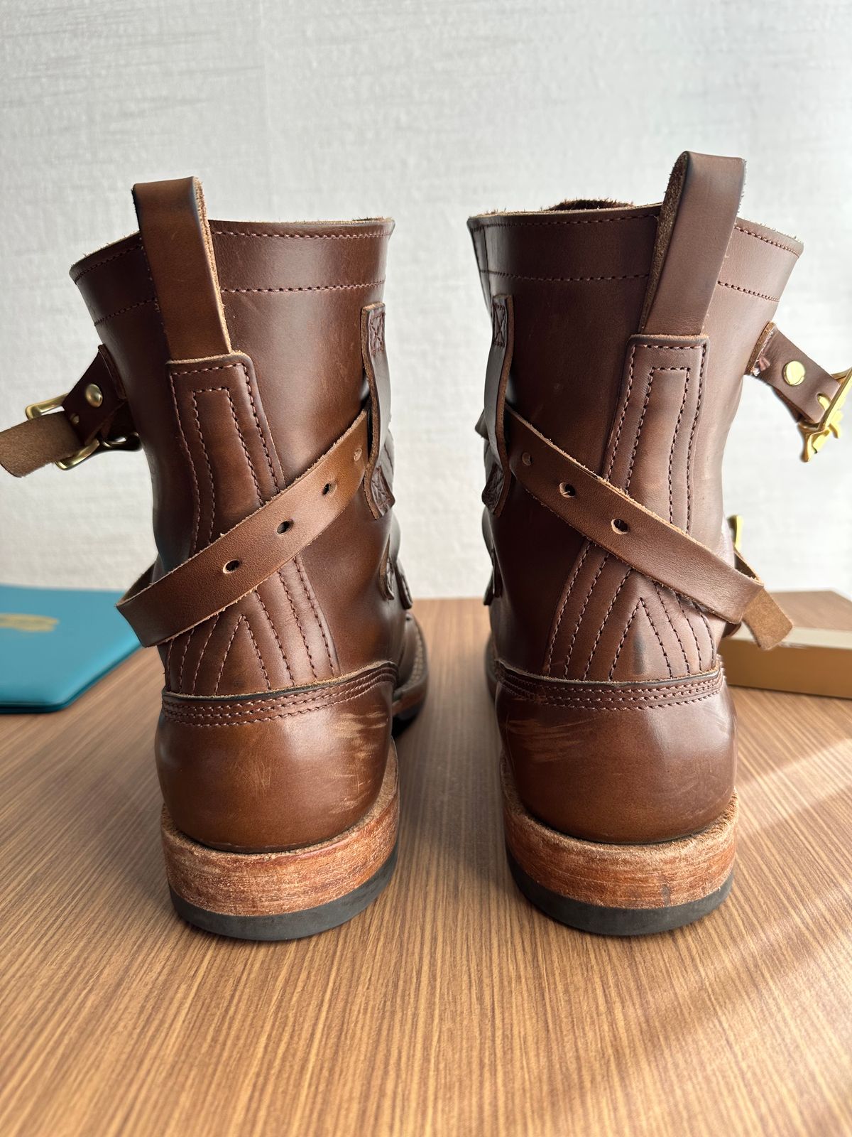 Photo by Nelot on December 8, 2024 of the Nicks Heritage TankerPro in Horween British Tan Chromexcel.