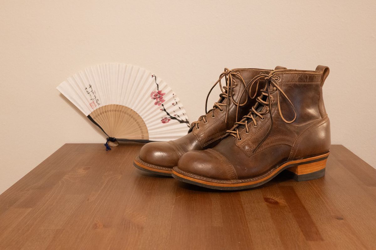 Photo by AR on October 2, 2024 of the Drew's Boots 6" Contractor Captoe in Rowdy Smooth.