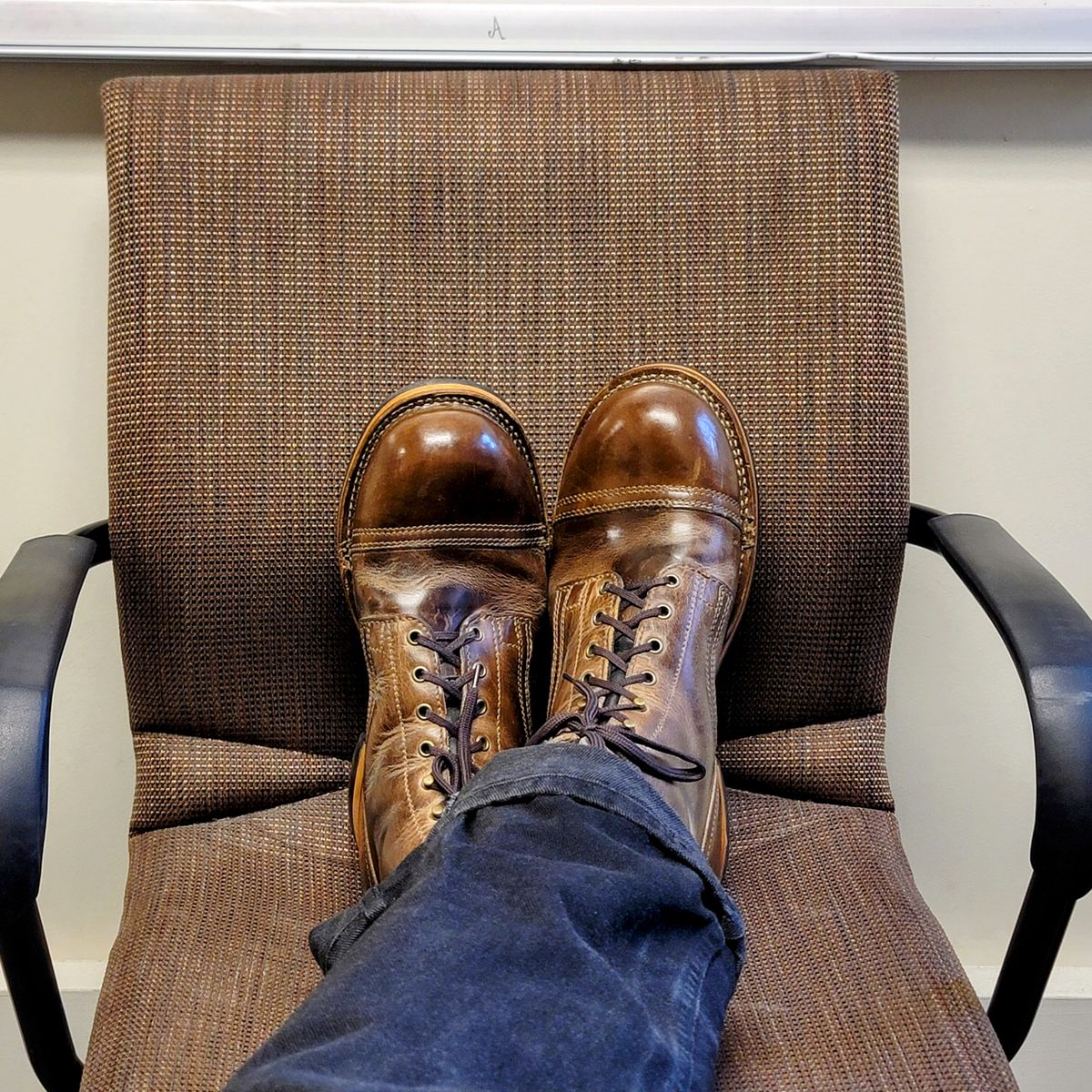 Photo by AR on November 1, 2024 of the Drew's Boots 6" Contractor Captoe in Rowdy Smooth.