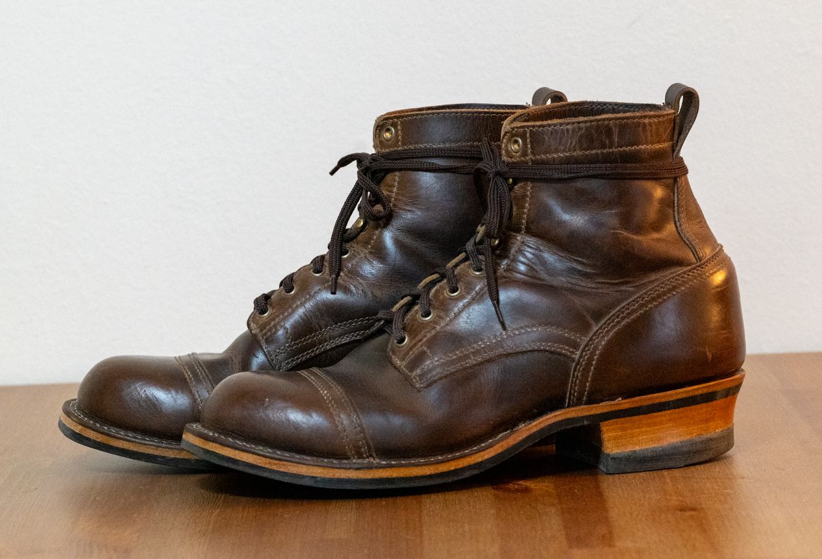 Photo by AR on December 3, 2024 of the Drew's Boots 6" Contractor Captoe in Rowdy Smooth.