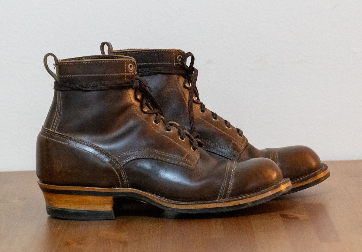 Photo by AR on December 3, 2024 of the Drew's Boots 6" Contractor Captoe in Rowdy Smooth.