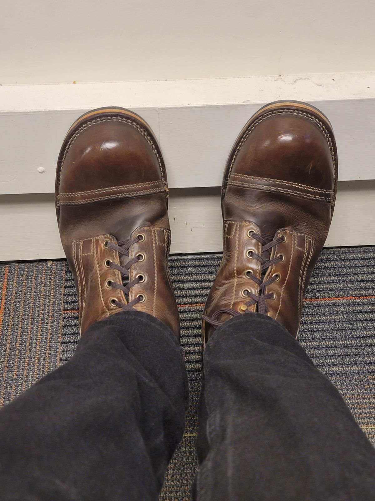 Photo by AR on December 4, 2024 of the Drew's Boots 6" Contractor Captoe in Rowdy Smooth.