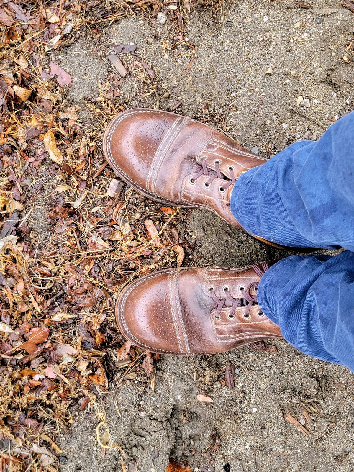 Photo by AR on December 16, 2024 of the Drew's Boots 6" Contractor Captoe in Rowdy Smooth.