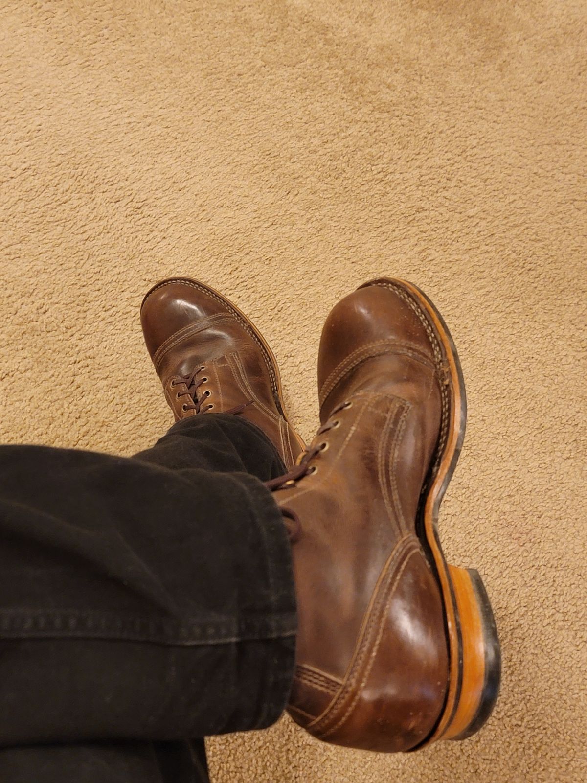 Photo by AR on December 23, 2024 of the Drew's Boots 6" Contractor Captoe in Rowdy Smooth.