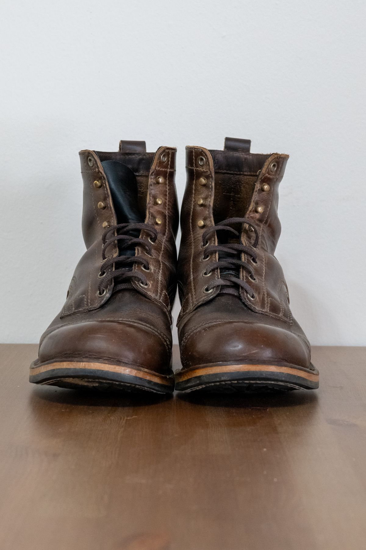 Photo by AR on January 3, 2025 of the Drew's Boots 6" Contractor Captoe in Rowdy Smooth.