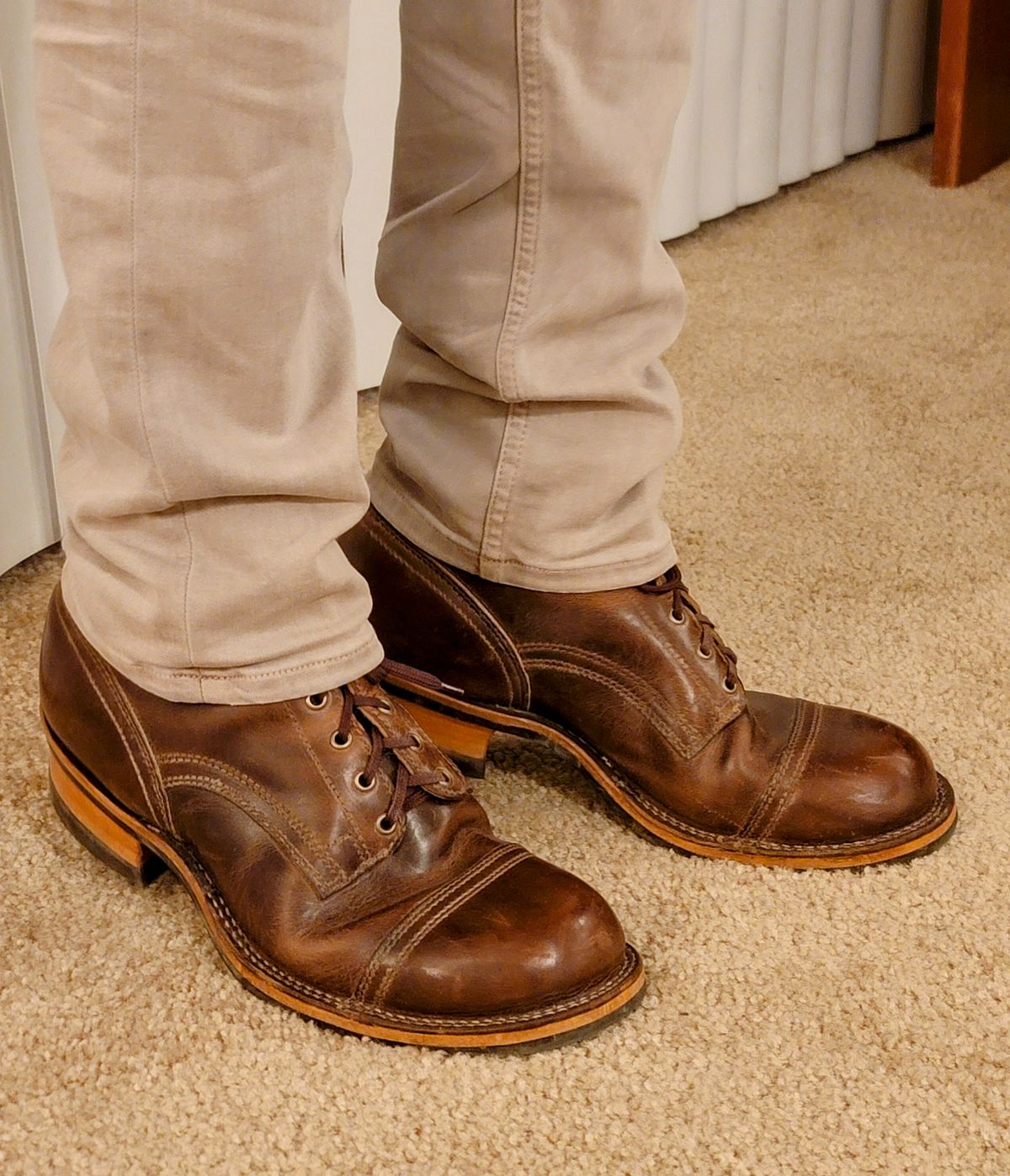 Photo by AR on January 8, 2025 of the Drew's Boots 6" Contractor Captoe in Rowdy Smooth.