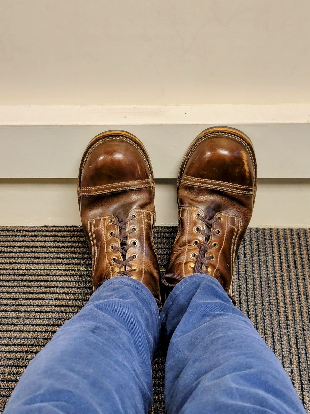 Photo by AR on February 24, 2025 of the Drew's Boots 6" Contractor Captoe in Rowdy Smooth.