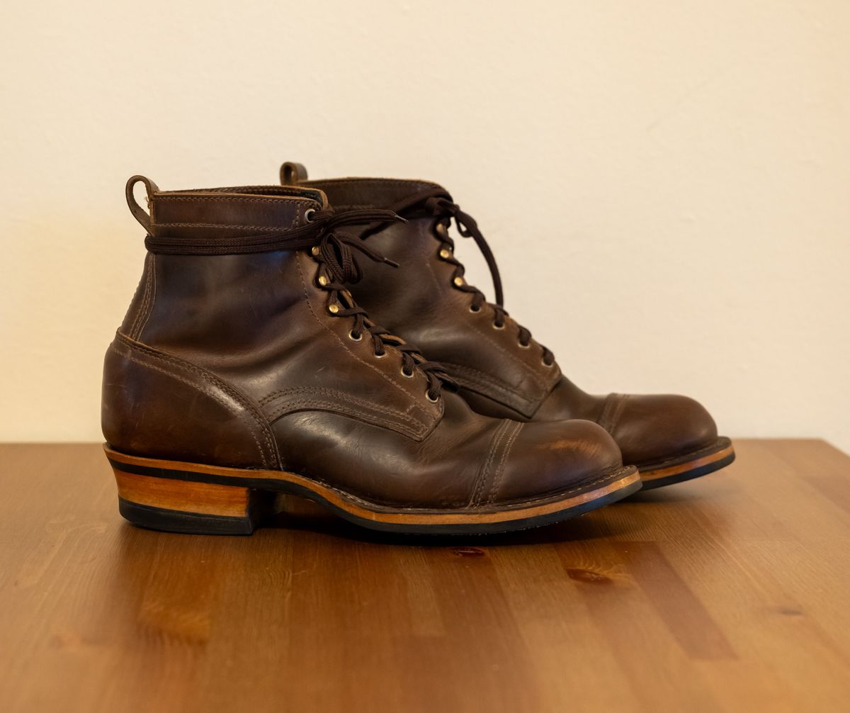 Photo by AR on March 2, 2025 of the Drew's Boots 6" Contractor Captoe in Rowdy Smooth.