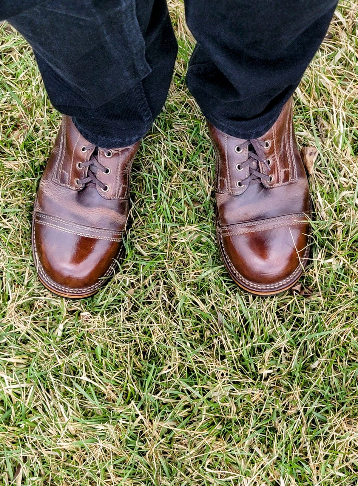 Photo by AR on March 24, 2025 of the Drew's Boots 6" Contractor Captoe in Rowdy Smooth.