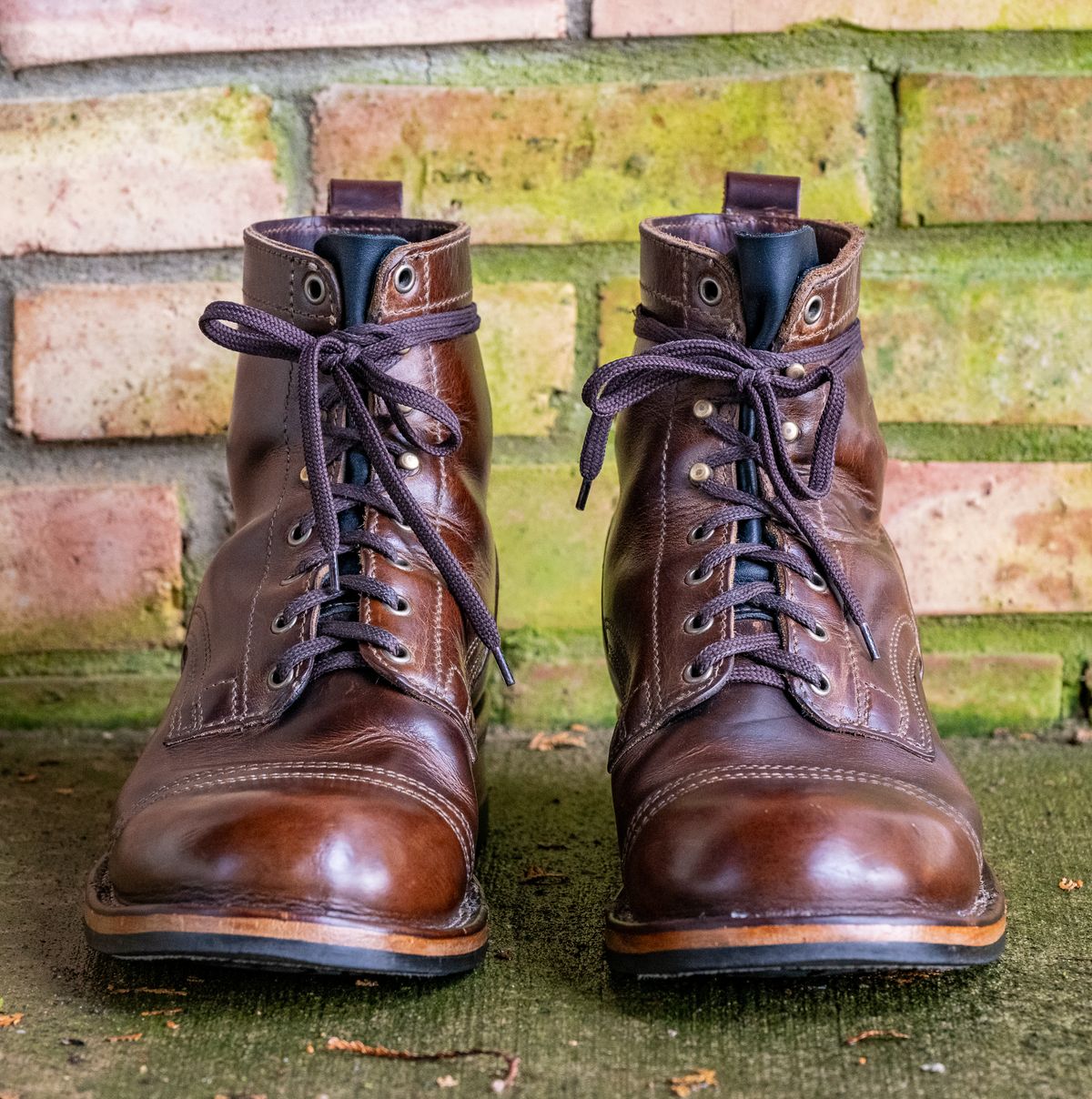 Photo by AR on April 1, 2025 of the Drew's Boots 6" Contractor Captoe in Rowdy Smooth.