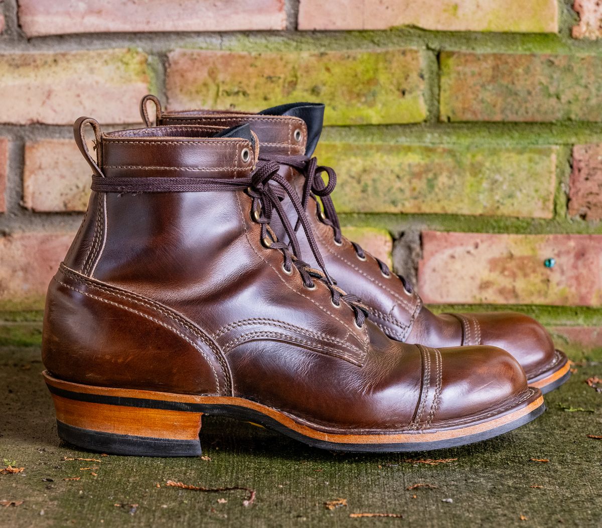 Photo by AR on April 1, 2025 of the Drew's Boots 6" Contractor Captoe in Rowdy Smooth.