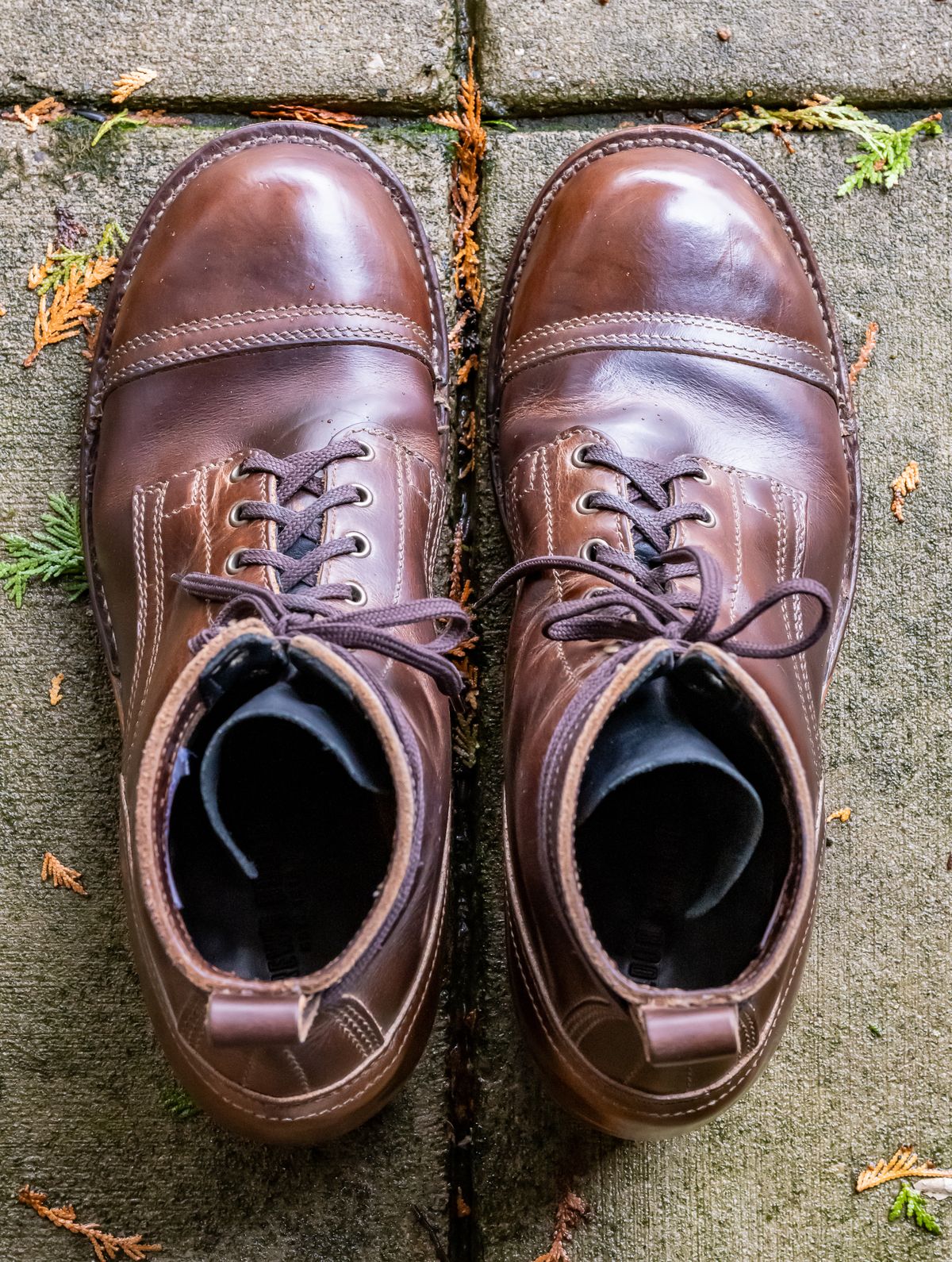 Photo by AR on April 1, 2025 of the Drew's Boots 6" Contractor Captoe in Rowdy Smooth.